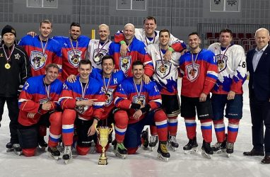 Команда «Приморец» выиграла Владивостокскую хоккейную лигу