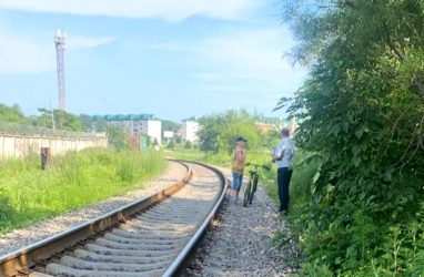 В Приморье составили протоколы на подростков, оказавшихся на железной дороге