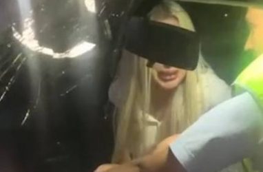 В Приморье арестовали блондинку, которая устроила дебош в полиции