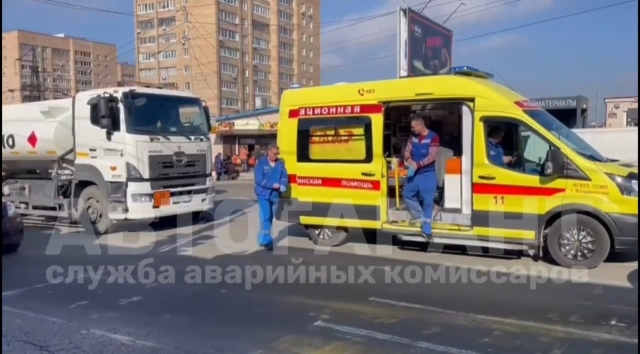 «Кошмарное зрелище»: бензовоз задавил женщину во Владивостоке — видео