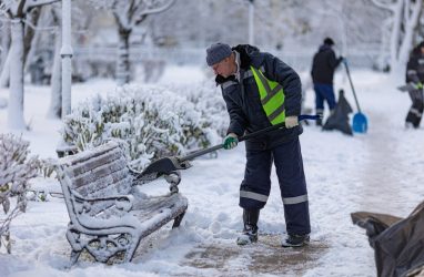 Снег 21 декабря будет идти сутки: мэрия Владивостока обратилась к горожанам