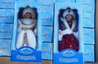 Контрафактные куклы «Снегурочка» ввезли в Приморье из Китая