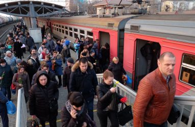 Жителей Владивостока призвали пересесть с личных авто на электрички 13 марта