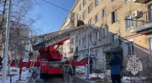 Появилось видео спасения людей при пожаре во Владивостоке