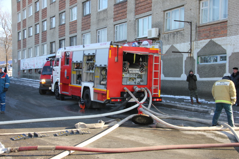 Пожар в пятиэтажке: огнеборцы эвакуировали пятерых человек в Приморье