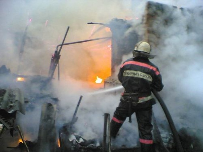 Затопил печь и ушёл: в Приморье полностью сгорел дом