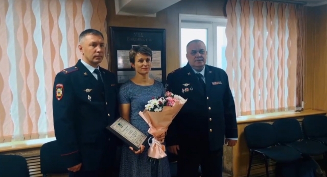 Героический поступок. Во Владивостоке женщина спасла детей, провалившихся под лёд — видео