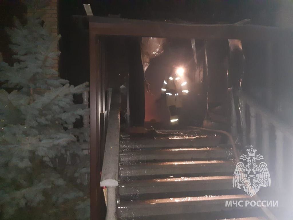 В Приморье огнеборцы спасли от гибели пять человек при пожаре