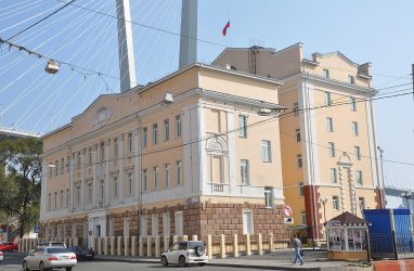 Во Владивостоке отремонтируют кровлю и фасад здания бывшего городского комитета КПСС