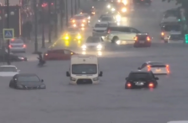 Владивосток утопает. Опубликованы жуткие кадры из разных районов города