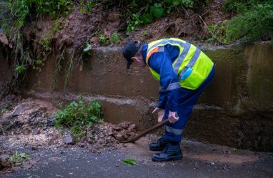 Во Владивостоке пожаловались на состояние сразу нескольких подпорных стен