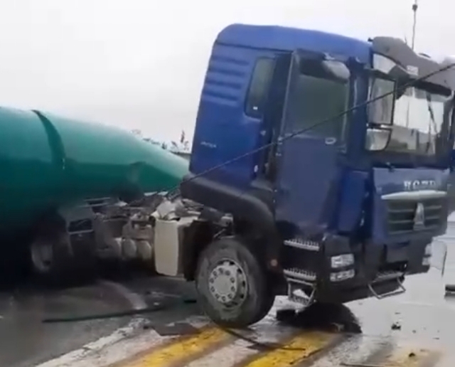 Прокуратура проверяет жуткое ДТП во Владивостоке с рухнувшим виадуком (видео)