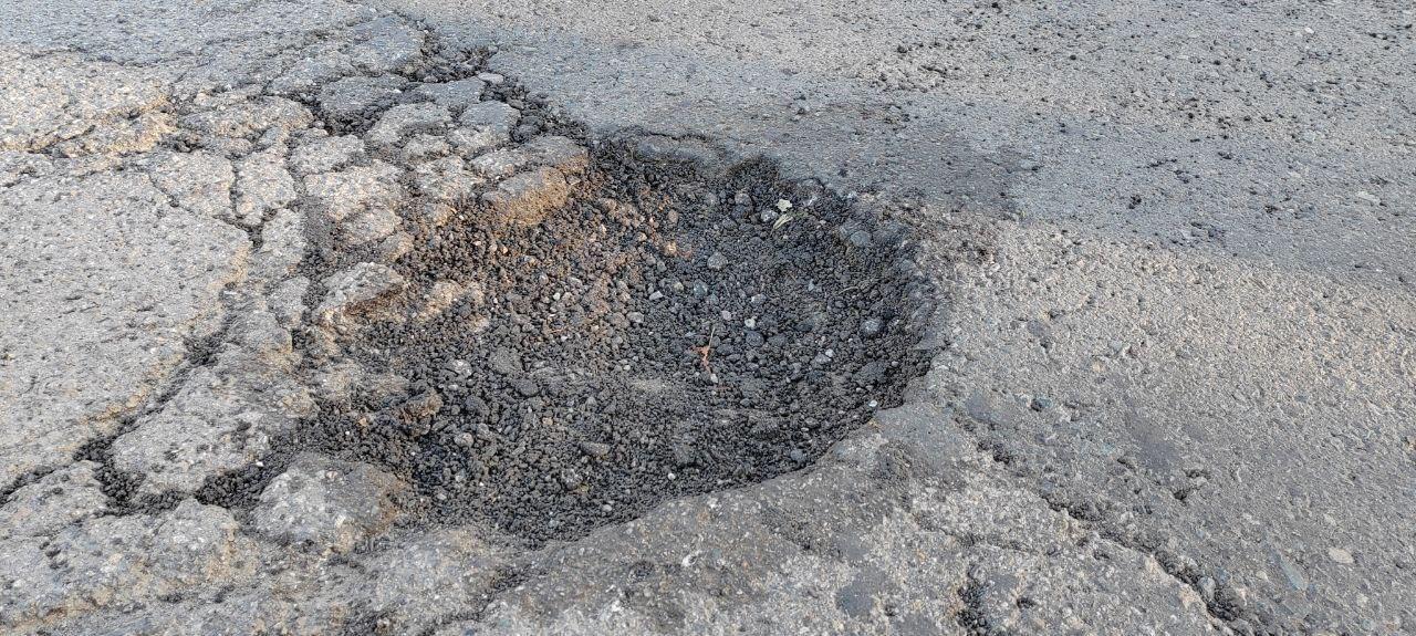 В Приморье подрядчик забрал свой асфальт из ямы после критики местных жителей