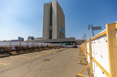 Во Владивостоке строят сквер рядом с центральной площадью (видео)