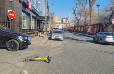 В центре Владивостока BMW Х6 сбил 13-летнего самокатчика