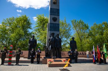 Во Владивостоке прояснили ситуацию с «потухшим» огнём у мемориала пограничникам