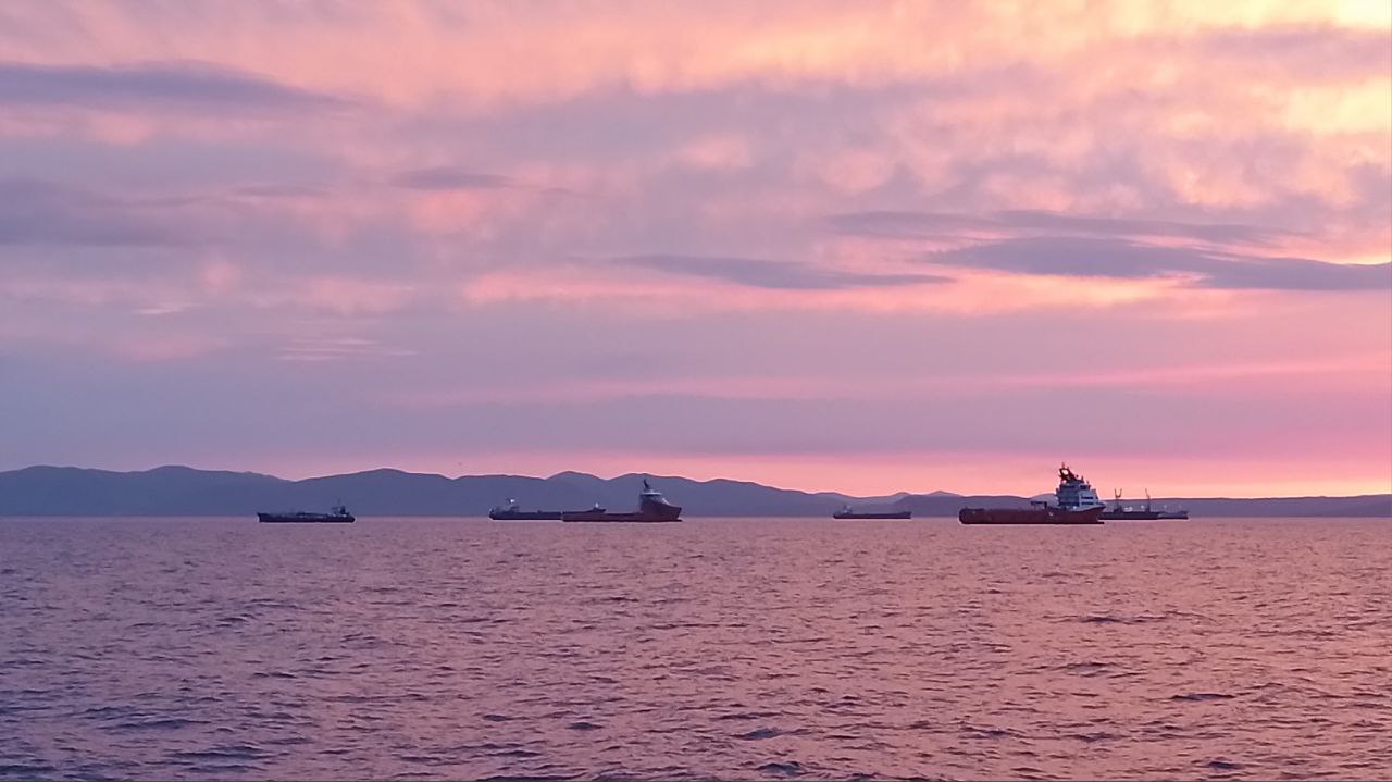 Амурский залив, суда, закат