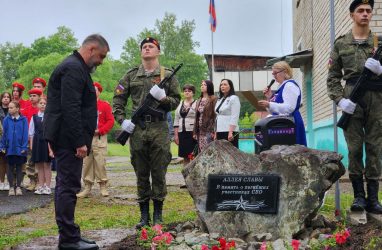 Жители Приморья на личные деньги открыли Аллею памяти погибших участников СВО