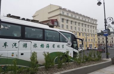 На пробки из туристических автобусов жалуются жители Приморья