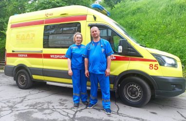 Во Владивостоке медики спасли от смерти продавца в торговом центре