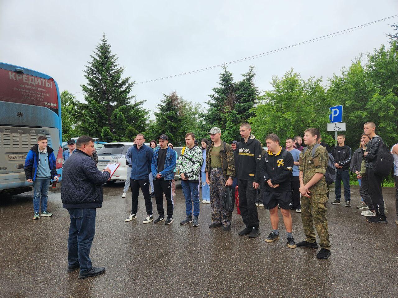 Ещё одну группу призывников из Приморья проводили в армию | 26.06.2024 |  Владивосток - БезФормата