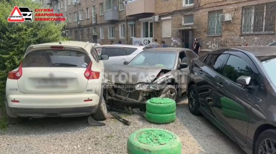 Пьяный водитель без прав и страховки протаранил четыре машины во Владивостоке