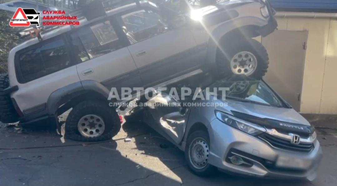 Во Владивостоке арестовали женщину, устроившую эпичное ДТП — видео