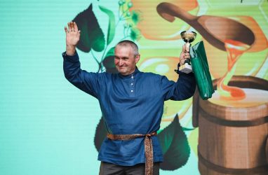 Продукцию приморского пчеловода Яковенко признали лучшей в России