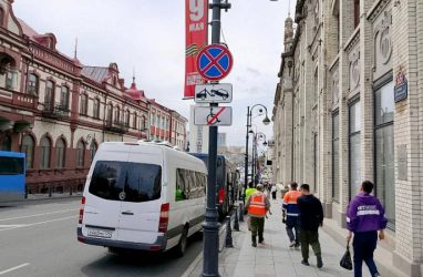 Во Владивостоке установили и заменили почти 100 дорожных знаков