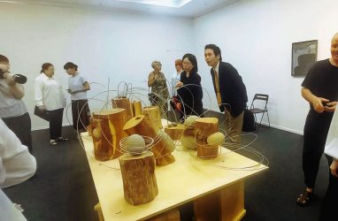 Выставка Олега Батухтина «Выйти из тени» открылась во Владивостоке