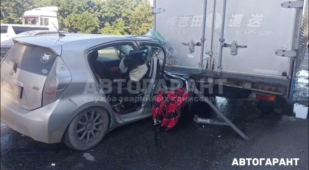 В Приморье спасатели доставали водителя из искорёженного салона авто после ДТП