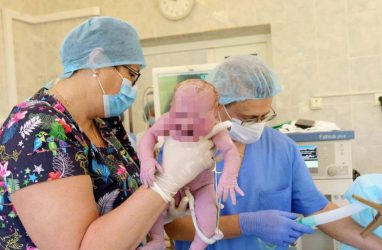 Мальчик весом 5000 граммов появился на свет во Владивостоке