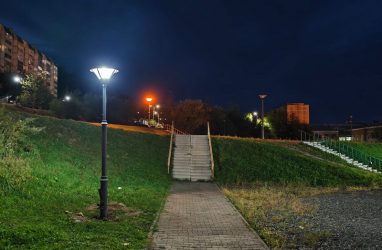 В Снеговой Пади Владивостока восстанавливают уличное освещение