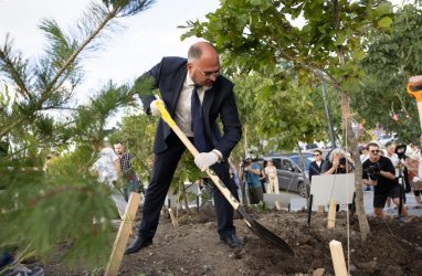 Глава Владивостока Шестаков рассказал, что тепло подвели к 98% домов