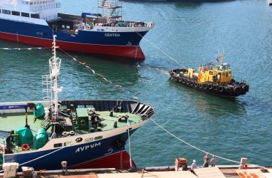 Новый краболов «Сентен» спустили на воду во Владивостоке