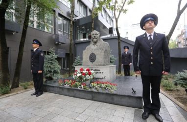 Памятник Дзержинскому открыли в центре Владивостока