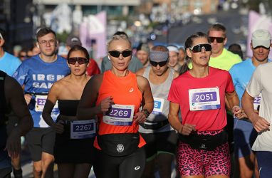 Бегуны из Приморья и Новосибирска победили на IX Владивостокском марафоне