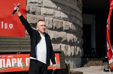 Миша Комаров и другие артисты поздравили Москву с Днём города