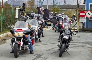 Более 100 байкеров закрыли мотосезон в приморской Находке