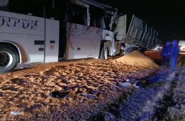 В ДТП с международным автобусом в Приморье пострадали восемь человек