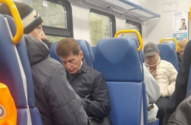 Губернатора Приморья Кожемяко вновь заметили в электричке
