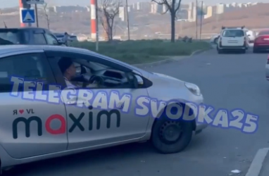 Трюкач за рулём машины такси возмутил жителей Владивостока