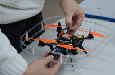 Во Владивостоке проект обучения работе с дронами охватил 13 школ