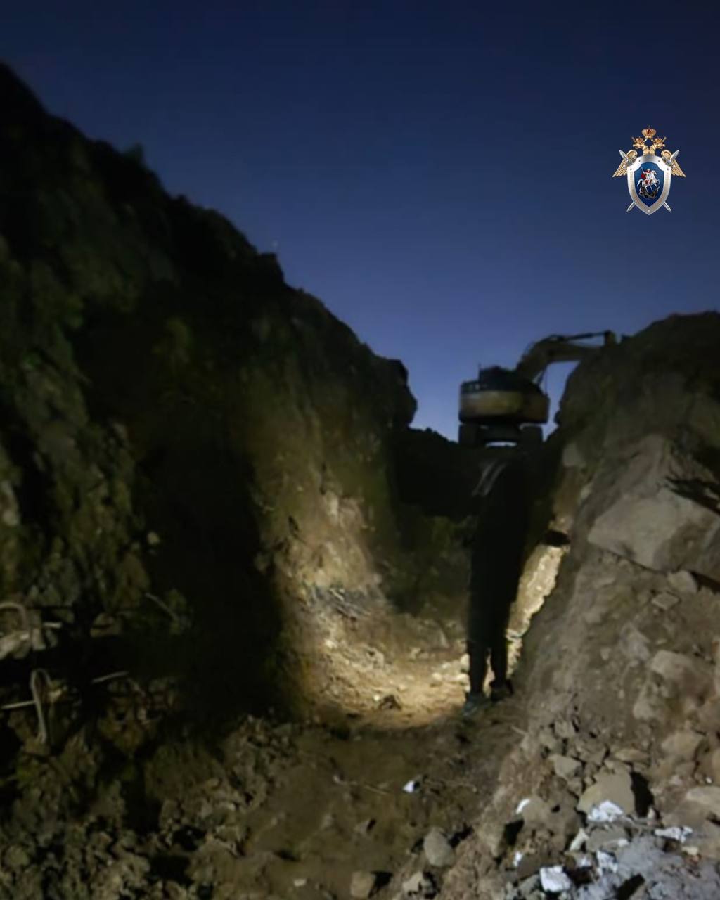 Во Владивостоке 19-летний парень погиб под обвалом грунта на стройке