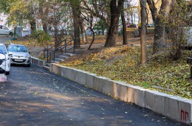Во Владивостоке обновили асфальтовое покрытие у дома на Авраменко
