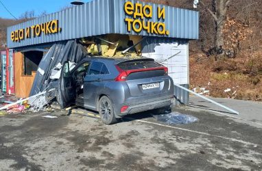 Сотрудниц пит-стопа ошпарило маслом после ДТП во Владивостоке