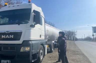 Рейд по безопасности перевозки опасных грузов провели в Приморье