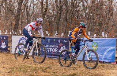 Более 60 участников собрал краевой кросс-триатлон на острове Русский