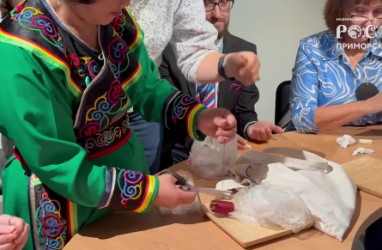 Обереги из изюбриной кости создавали во Владивостоке в День народного единства