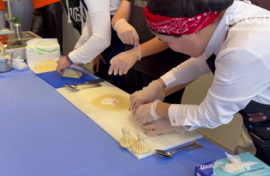 Голубцы с крабом готовили во Владивостоке в День народного единства